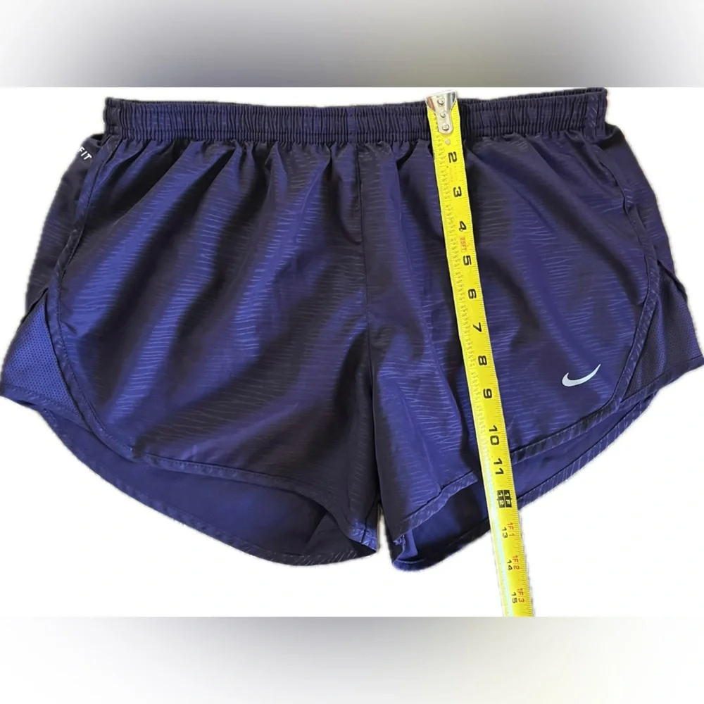Nike Athletic Shorts Lightweight, back pocket. Excellent condition. Size M